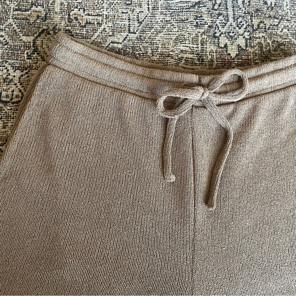 H&M Textured Sweater Knit High Waisted Shorts in Camel Tan - S - Picture 2 of 4